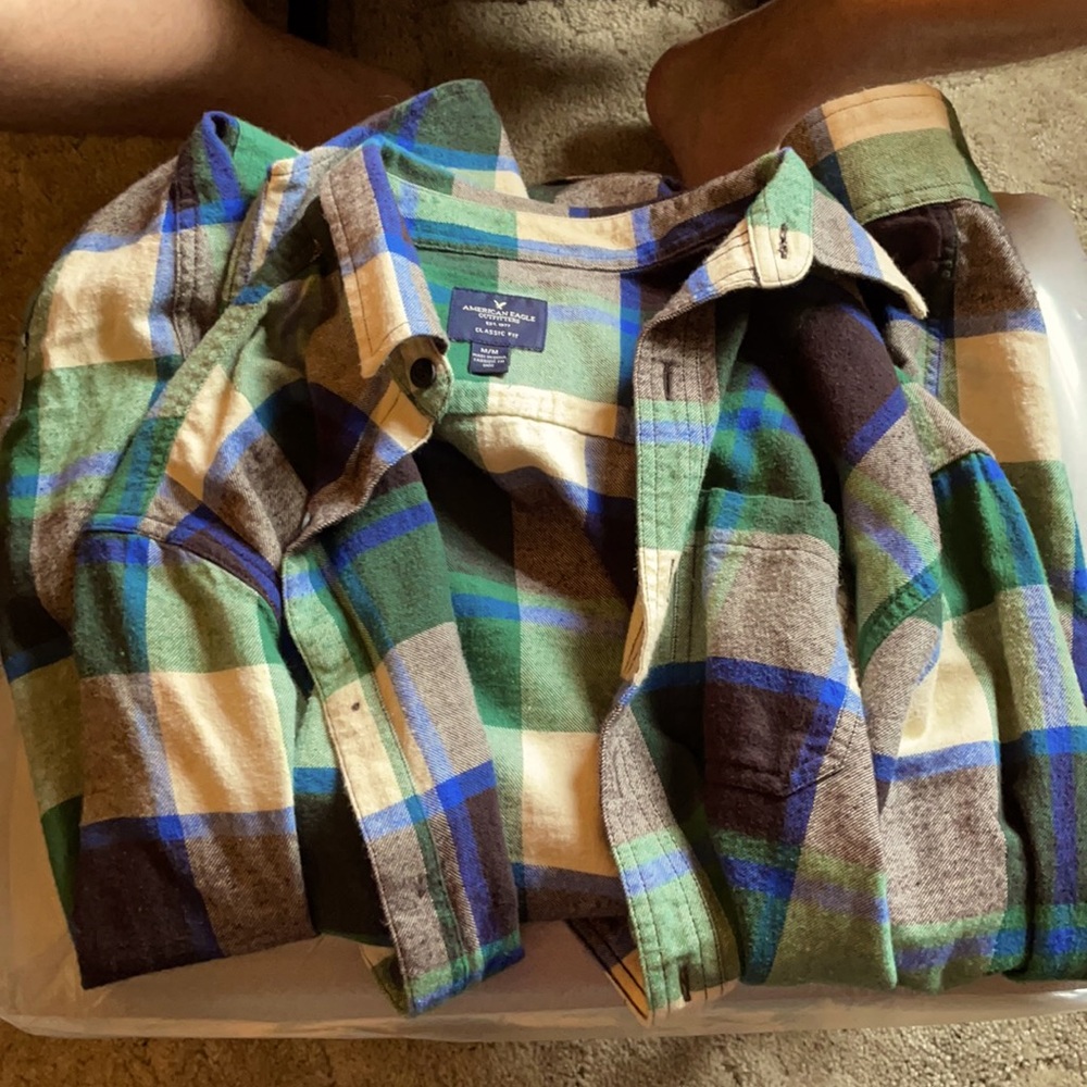 Men’s Medium AE Flannel!